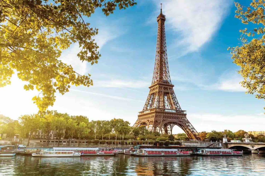 Paris Eiffel luxury tourism